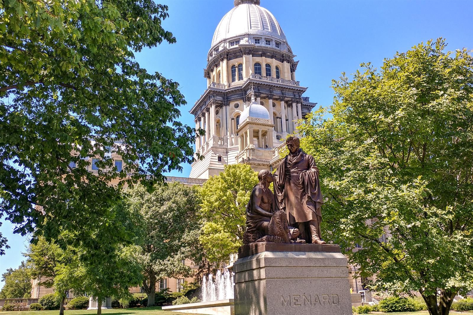 CNI: Menard statue